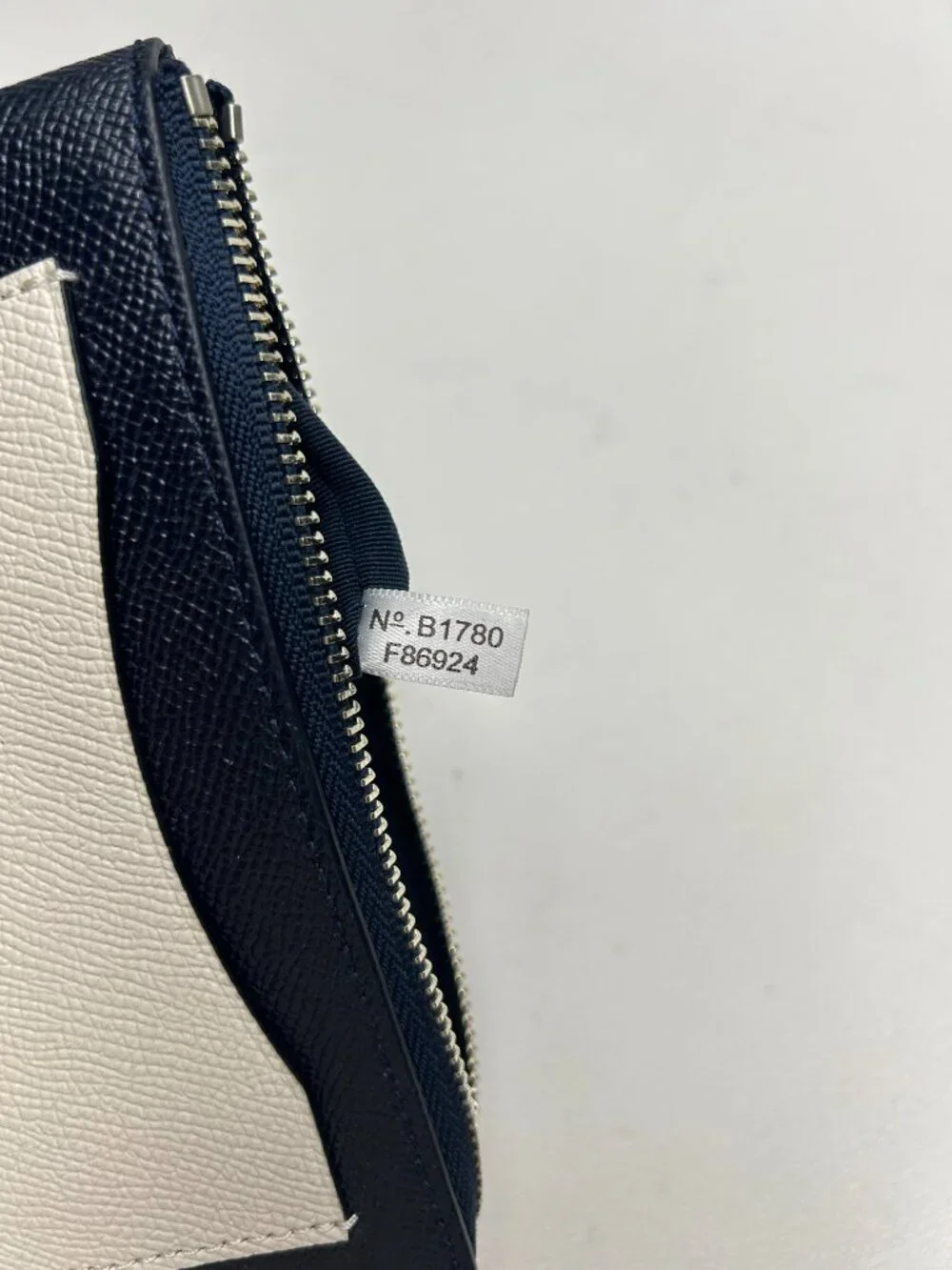 COACH Wristlet F86924 Midnight/Chalk Colorblock